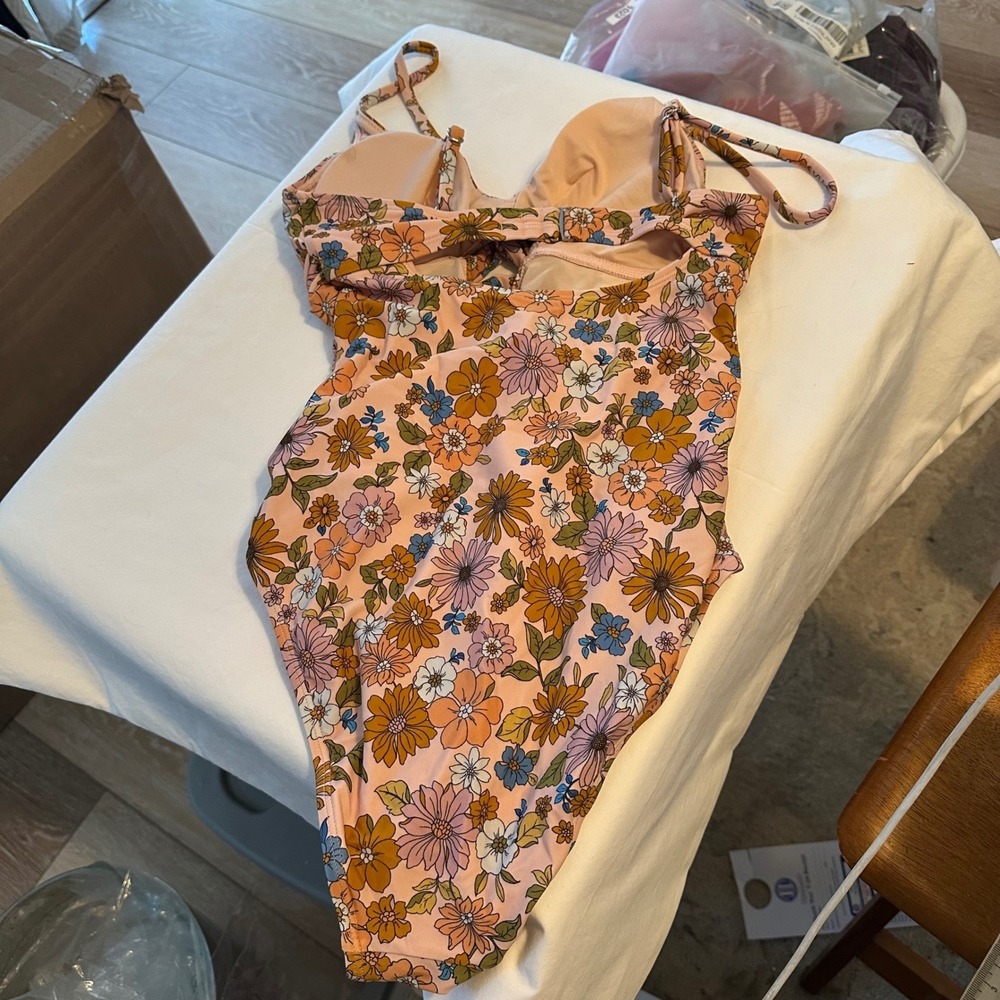 NEW Cupshe Floral Tummy Contouring One Piece Swimsuit Pink Retro Size Small - Picture 2 of 8